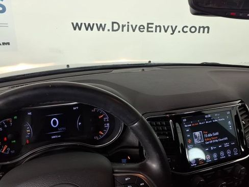 Used 2019 Jeep Grand Cherokee Limited AWD/4WD image 25