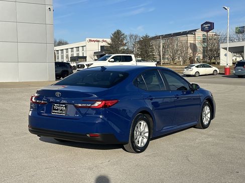 Used 2025 Toyota Camry LE image 5