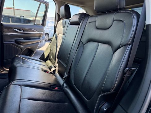 Used 2023 Jeep Grand Cherokee Limited AWD/4WD image 27