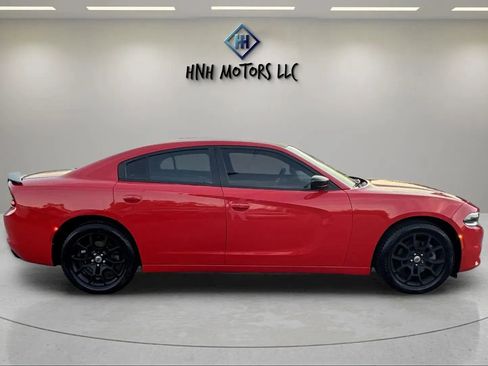 Used 2017 Dodge Charger SE w/ Popular Equipment Group image 6