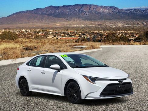 Used 2024 Toyota Corolla LE FWD image 2