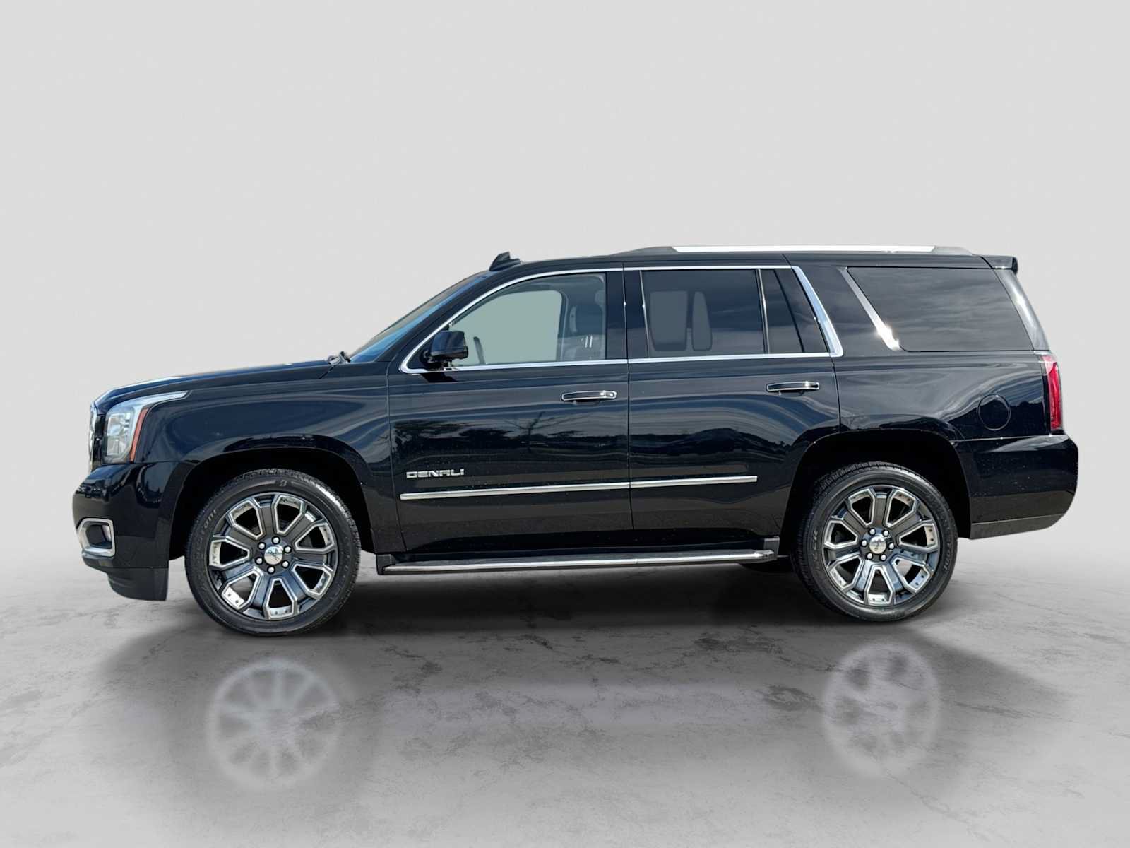 Used 2017 GMC Yukon Denali AWD/4WD image 3