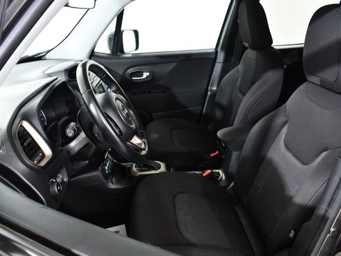 Used 2017 Jeep Renegade Latitude AWD/4WD image 6