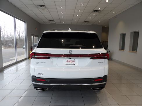 Used 2025 Buick Enclave Preferred image 5
