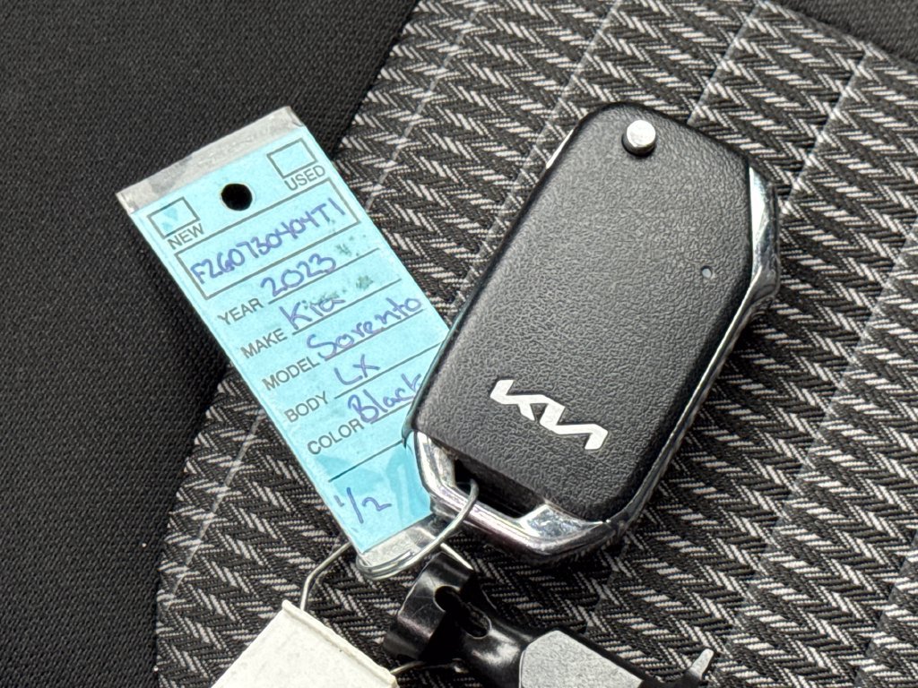 Used 2023 Kia Sorento LX AWD/4WD image 46