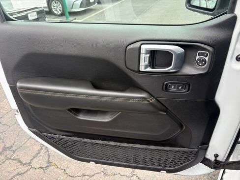Used 2025 Jeep Wrangler Unlimited Sahara AWD/4WD image 18