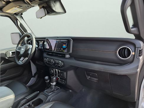 Used 2024 Jeep Wrangler Unlimited Sahara image 14