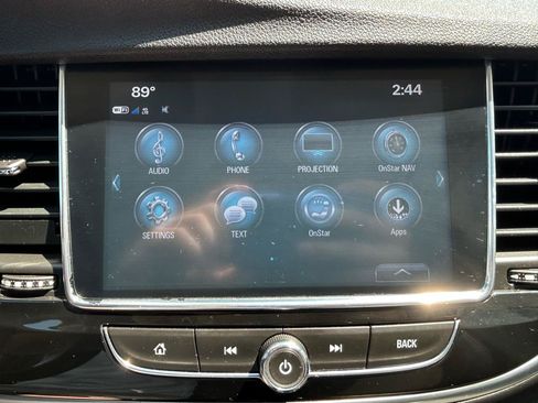 Used 2021 Buick Encore Preferred AWD/4WD image 22