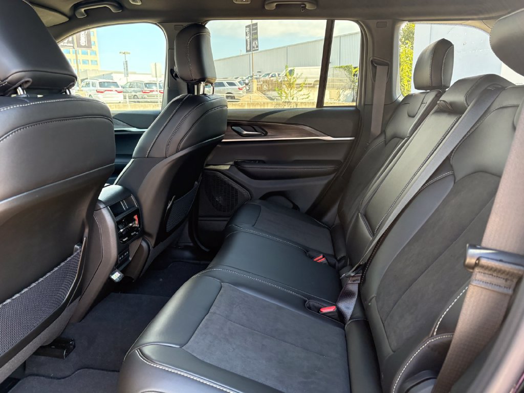 New 2027 Jeep Grand Cherokee 4WD image 11
