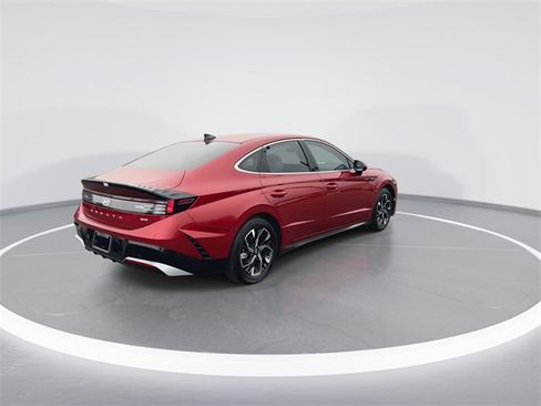 Certified 2025 Hyundai Sonata SEL image 8