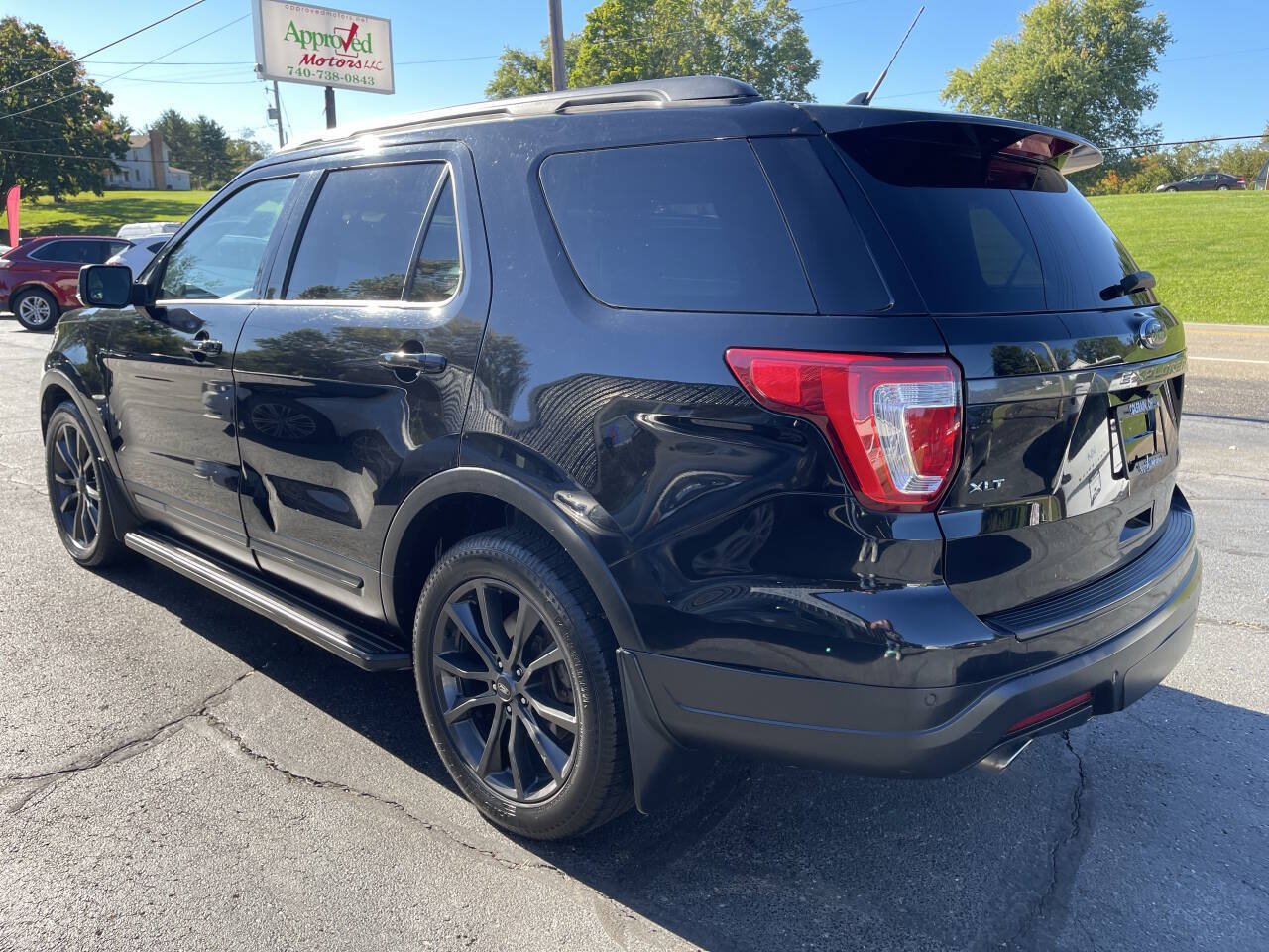 Used 2019 Ford Explorer XLT w/ Equipment Group 202A AWD/4WD image 4
