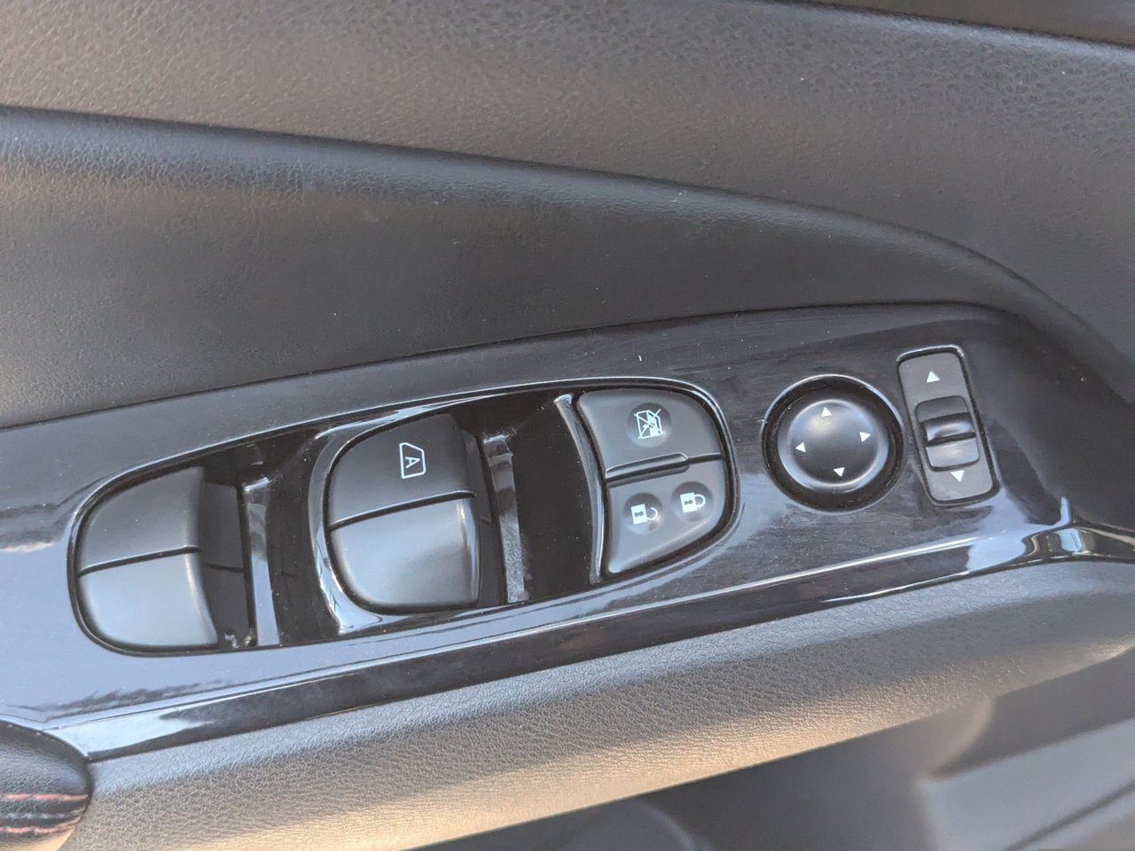 Used 2025 Nissan Altima 2.5 SR FWD image 23