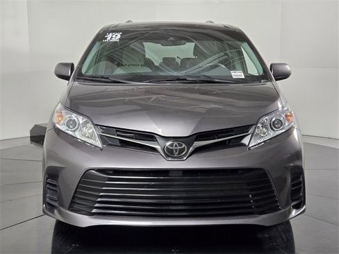 Used 2019 Toyota Sienna LE image 8