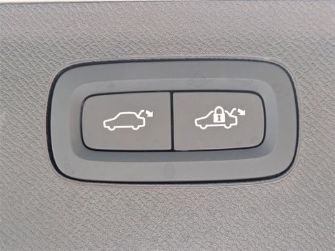 Certified 2025 Volvo XC90 B6 Plus image 14