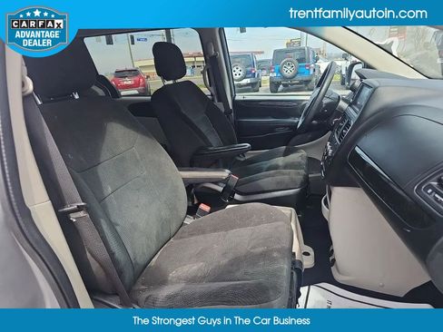 Used 2018 Dodge Grand Caravan SE image 42