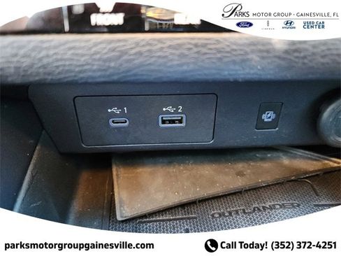 Used 2022 Mitsubishi Outlander SE image 21