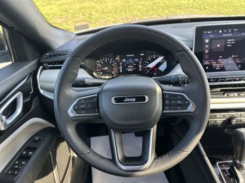 Used 2024 Jeep Compass Limited image 13