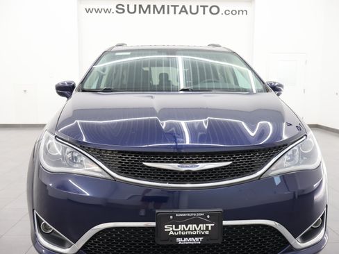Used 2017 Chrysler Pacifica Touring-L FWD image 22