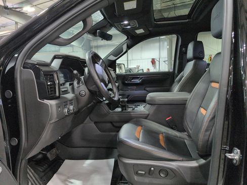 Used 2024 GMC Sierra 1500 AT4 w/ Technology Package image 9