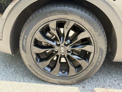 Used 2020 Kia Sorento EX FWD image 33