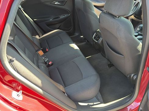 Used 2025 Chevrolet Malibu LT FWD image 13