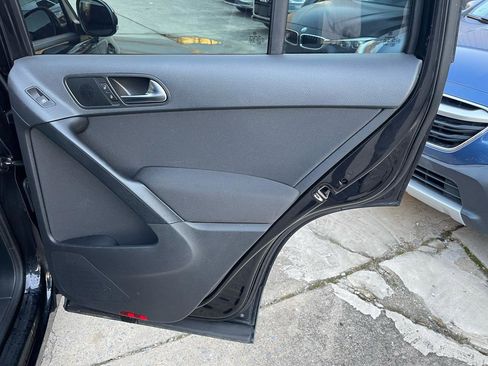 Used 2017 Volkswagen Tiguan Limited image 17