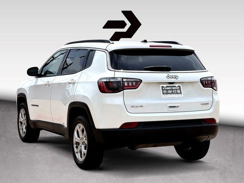 Used 2024 Jeep Compass Latitude AWD/4WD image 6