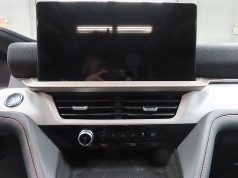 Used 2025 Ford Explorer Active w/ Active Comfort Package image 42