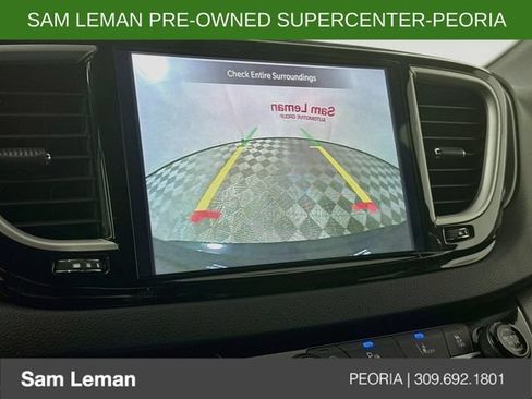 Used 2025 Chrysler Pacifica Select FWD image 13
