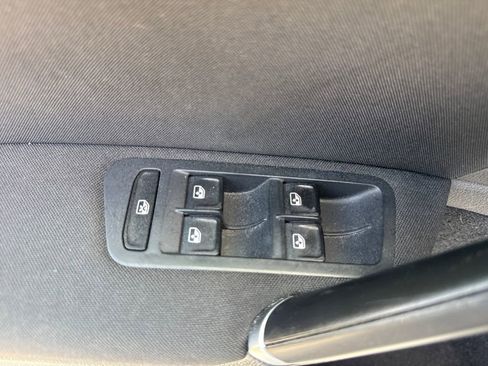 Used 2016 Volkswagen Golf S FWD image 15