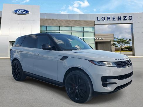 Used 2024 Land Rover Range Rover Sport SE image 3