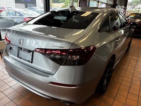 Used 2025 Honda Civic Sport image 10