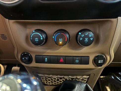 Used 2013 Jeep Wrangler Rubicon w/ PWR Convenience Group AWD/4WD image 15