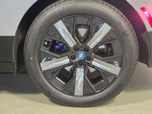 Used 2024 BMW iX xDrive50 w/ Premium Package AWD/4WD image 8