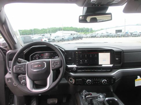 New 2026 GMC Sierra 1500 SLT w/ SLT Premium Package AWD/4WD image 16