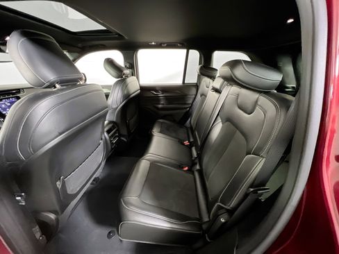 Used 2023 Jeep Grand Cherokee Altitude image 24