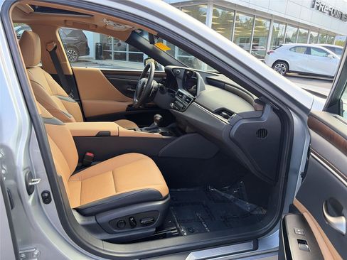 Certified 2025 Lexus ES 300h w/ Premium Package FWD image 25