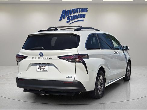 Used 2023 Toyota Sienna XLE FWD image 6