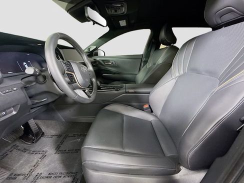 Certified 2025 Toyota Crown Signia AWD/4WD image 21
