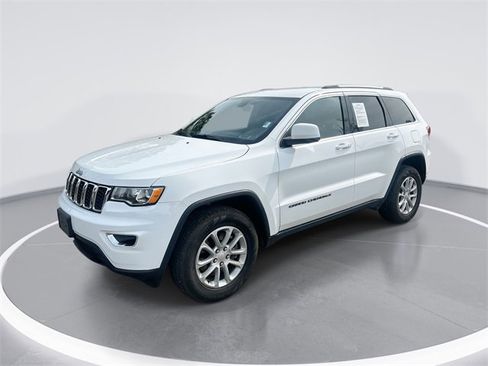 Used 2021 Jeep Grand Cherokee Laredo image 1
