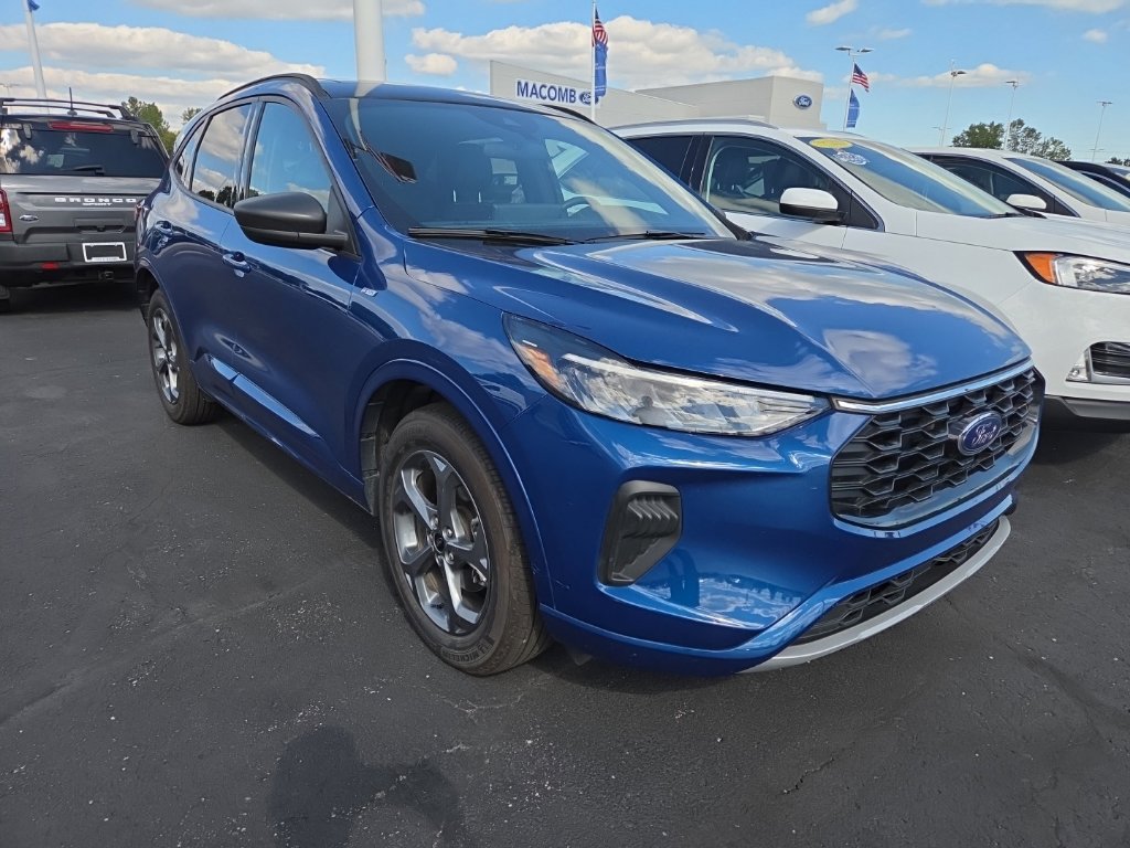 Certified 2023 Ford Escape ST-Line w/ Tech Pack #1 AWD/4WD image 4