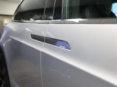 Used 2017 Tesla Model X 90D AWD/4WD image 17