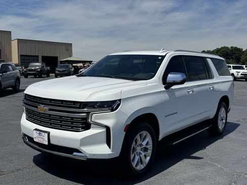 Used 2022 Chevrolet Suburban Premier AWD/4WD image 4
