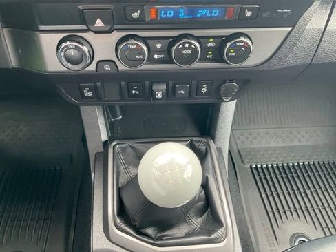 Used 2021 Toyota Tacoma TRD Off-Road w/ TRD Premium Off Road Package AWD/4WD image 7