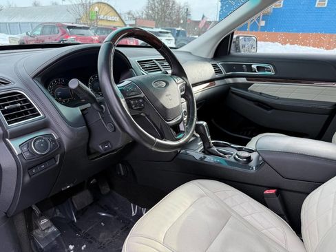 Used 2016 Ford Explorer Platinum image 11