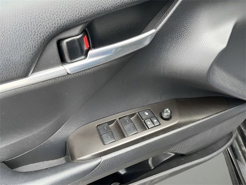 Used 2023 Toyota Camry SE image 10
