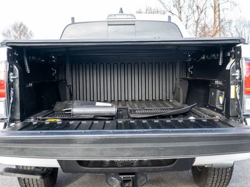 Used 2023 Toyota Tacoma TRD Off-Road image 38