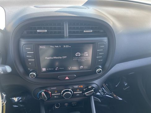 Used 2023 Kia Soul LX w/ LX Technology Package image 13