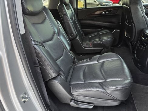Used 2018 Cadillac Escalade ESV Luxury image 39