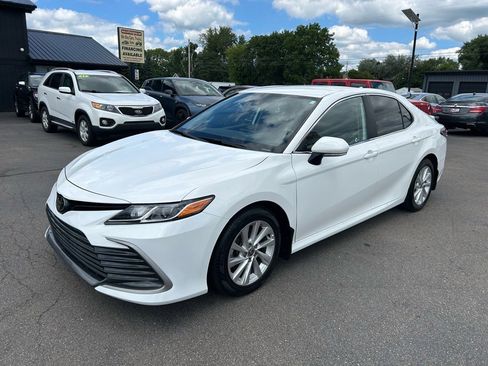 Used 2023 Toyota Camry LE image 5